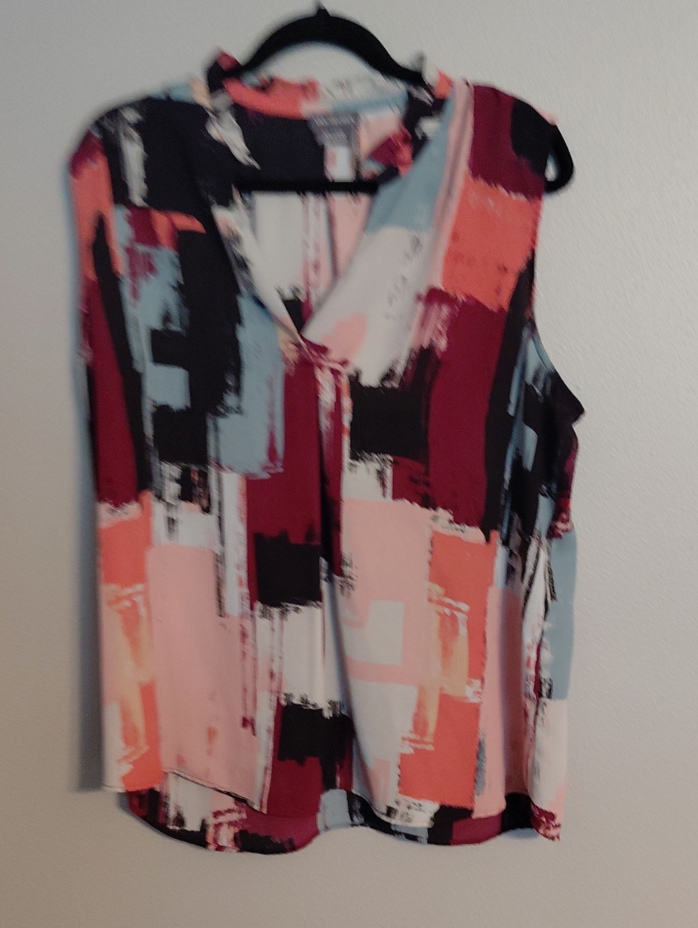 Sleeveless Abstract Print V-Neck Top - Coral, Black & Blue